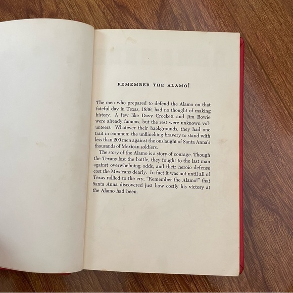 Vintage Remember The Alamo! Book - Picture 7 of 8
